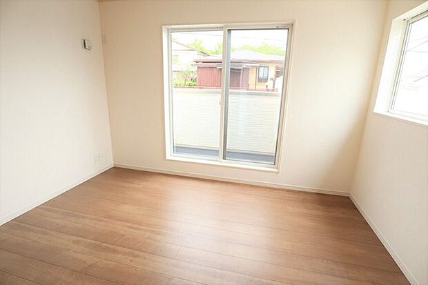 ◇洋室◇ 同仕様2面採光のお部屋は明るく風通しが良いです♪収納もしっかり出来ますよ!