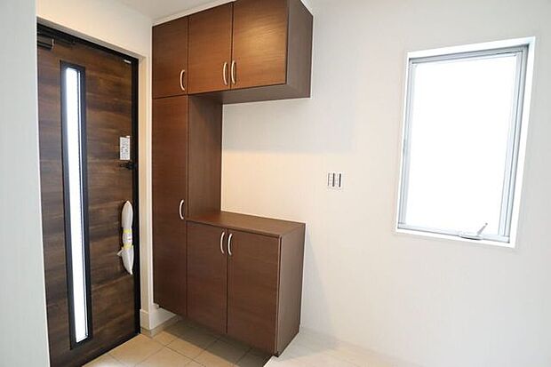 ◇玄関◇ 同仕様シューズボックス付きの玄関♪玄関がスッキリとお使いいただけます♪