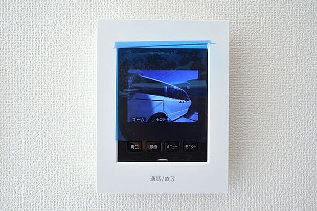 ○カラーモニター付インターホン○ 同仕様不在時の訪問は自動で録画されます。訪問者の顔が確認できるのでお子様の留守番にも安心です♪
