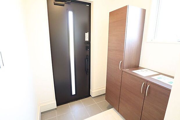 ◇玄関◇　同仕様シューズボックス付きの玄関♪玄関がスッキリとお使いいただけます♪