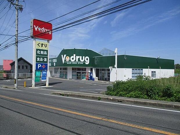 V・drug 桃花台店 1900m