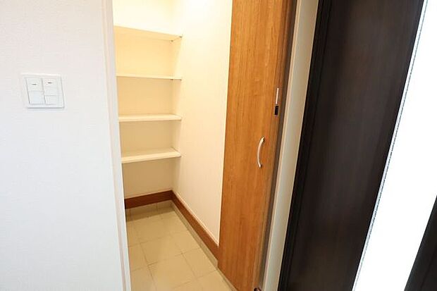 ◇土間収納◇ 同仕様趣味の道具やベビーカーなども収納できます♪