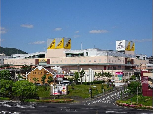 アピタ高蔵寺店 1500m