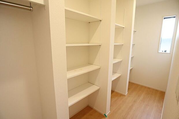 ◇パントリー◇  同仕様キッチン用品などもスッキリ片付くパントリー付き♪