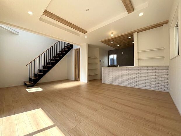 ◇リビング◇南面を広く取ったリビングは日当たり良好です♪一家団欒の時間が増えそうですね♪