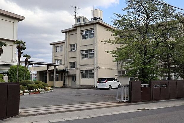 春日井市立西部中学校 550m