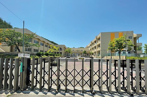 南中山小学校