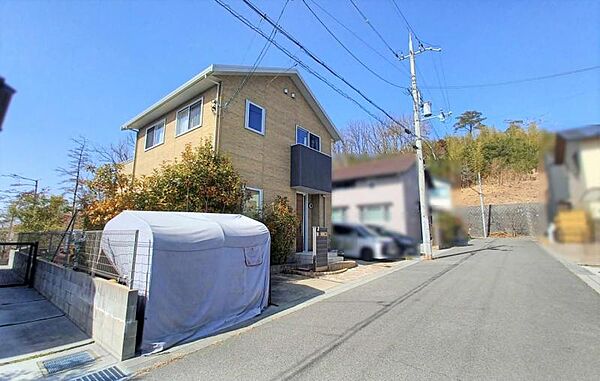 制震装置採用で耐震性、断熱性能も高い住宅です。