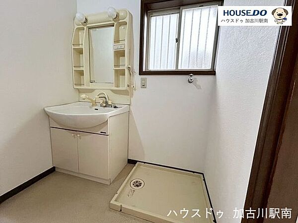 暑い日でも寒い日でも室内なら快適に洗濯できます