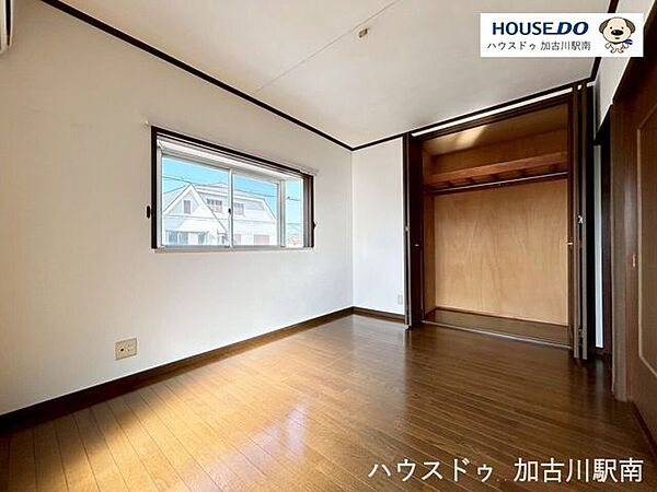 お掃除もラクチンなフローリングのお部屋です