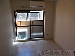 メゾン・ド・スラン 112 1階ワンルームのリビング/ダイニング