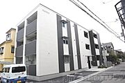 JR総持寺駅より徒歩15分 築6年11ヶ月 3階建の賃貸物件