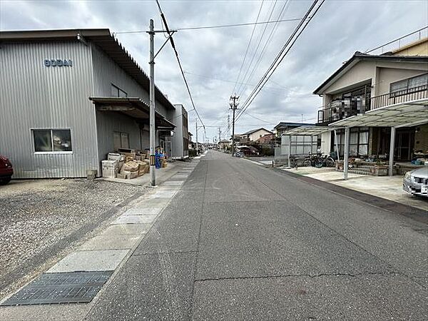 南側道路の魅力はやはり陽当たりの良さ。間取りを決めるのも楽しくなりそうです。