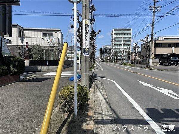 ≪東側北向き　幅約18.0ｍ≫歩道があるのでお子様の通学も安心ですね。