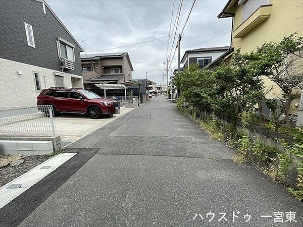 ≪東側北向き　幅員4.2ｍ　間口約10.10ｍ≫普通車が1台通れる幅となります。大型車の通行が少ないので、振動や騒音が抑えられます。