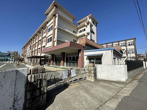 北部中学校【教育目標】「社会でよりよく生きていく人を育てる」という最上位の目標のもと、知・徳・体の調和のとれた、魅力ある生徒を育成する。 840m