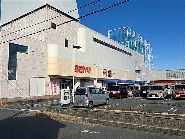 西友ピアタウン営業時間：24時間営業駐車場：192台あり専門店：クリーニング/100円ショップ/無人ゲームコーナー/買取専門店/韓国コンビニ/ヘルスケア 850m