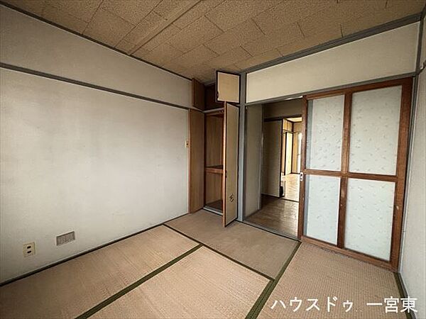 【北東側和室】押入収納付き！各居室に収納を設けているので室内空間を広く活用していただくことが可能です。