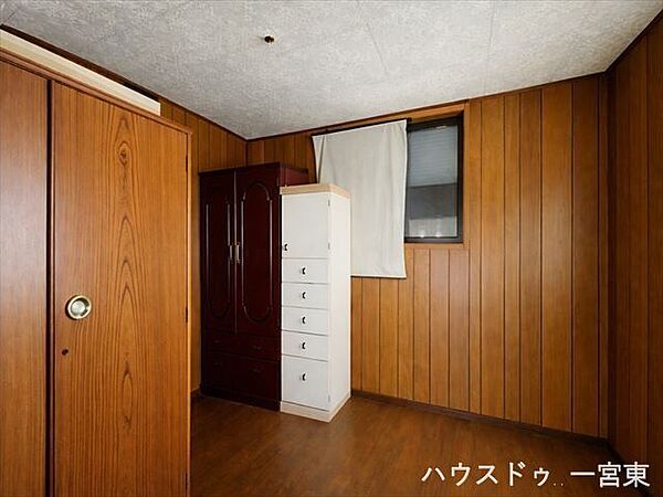 【2階北側】2面採光で風通しも良好です。※家具消し加工をおこなっています。現況と異なる箇所は現況優先とします。