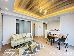 シャトレ愛松一宮VII 3LDKのリビング/ダイニング