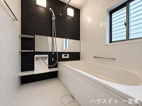 ※居住中につき室内を CG にて物消しをしたものです。一日の疲れを癒すならココ！落ち着いた雰囲気の浴室は足を伸ばして入っていただけます。