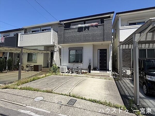 並列で2台の駐車が出来るので、親戚やお友達が遊びに来ても安心ですね。