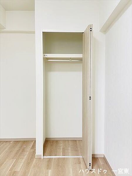 【5帖洋室】収納スペース充実！お部屋を広く使えます。