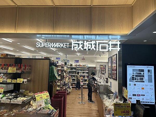 成城石井アスティ一宮店営業時間：月-金/8:00-23:00、土日祝/8:00-22:00駐車場：2、000円(税抜)以上のお買い上げで1時間無料JR線「尾張一宮駅」駅からすぐ 640m