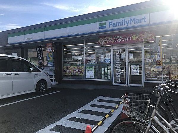 ファミリーマート一宮馬引店24時間営業スローガンは「Fun＆Fresh」。驚きやワクワク感を与えるべく、商品改革に取り組んでいる。（電子マネー利用可　ＡＴＭあり　ネット通販あり）Tポイントサー…
