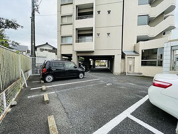 駐車場付きは安心ですね。