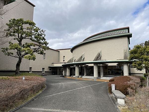 一宮市博物館休館日：月曜日（ただし休日に当たる場合は翌日休館）、休日の翌日、（ただし土曜・日曜または休日の場合は開館）、年末年始、展示替え等による整理期間※中学生以下・65歳以上観覧無料 840m