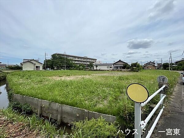 建築条件なしの土地なので、お好きなメーカーが選べて自分好みのお家が作れます。