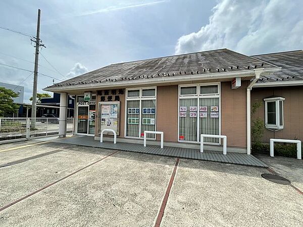 尾西明地郵便局取り扱いサービス：郵便・貯金・ATM・保険郵便窓口：平日9:00～17:00駐車場あり（5台） 360m