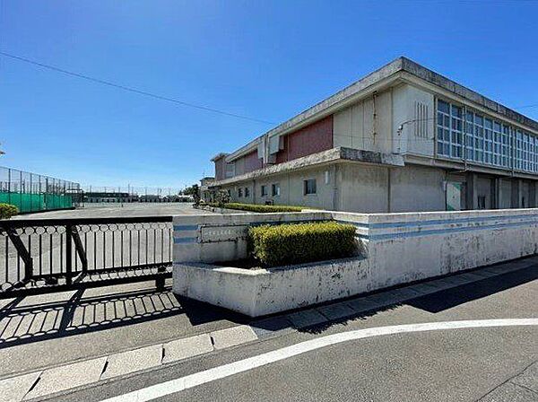 尾西第二中学校【教育目標】知・徳・体の調和のとれた人間性豊かなたくましい生徒を育つ学校【経営方針】～Love&amp;Beautyがあふれる学校～ 600m