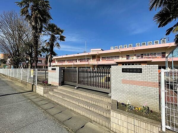 丹陽幼稚園笑顔であそび、考え、チャレンジする子どもたち！【教育の特色】・漢字(クラス名、名札、絵本などに取り入れている)・知能教材(自分で考える力をつける)・英語遊び(ネイティブ英 530m