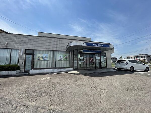 いちい信用金庫萩原支店【店番号】026【営業時間】9:00-11:30/12:30-15:00※ATM 8:45-19:00(土日祝稼働)【休業日】土日祝・年末年始【駐 580m