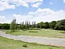 周辺：木曽川緑地公園・遊具なし・公衆トイレなし・駐車場なし※堤防を下りると広大な芝生が広がっています。 330m
