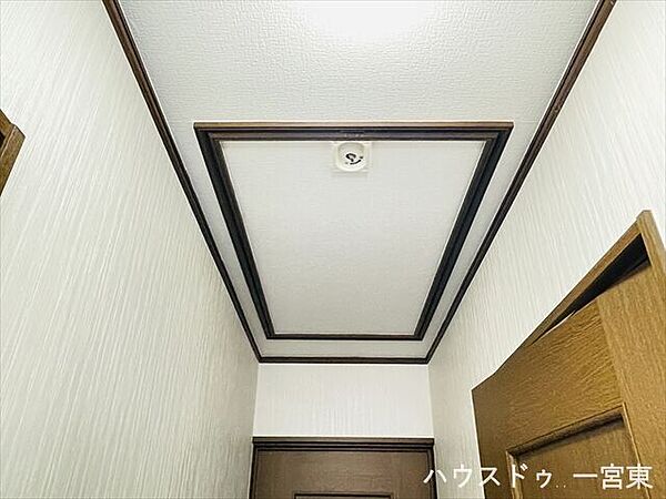≪屋根裏≫季節用品や思い出の品の収納に便利な屋根裏収納スペースです。