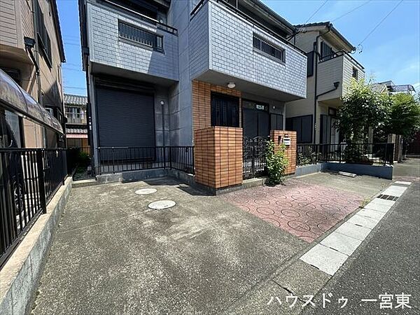 並列で2台の駐車が出来るので、親戚やお友達が遊びに来ても安心ですね。