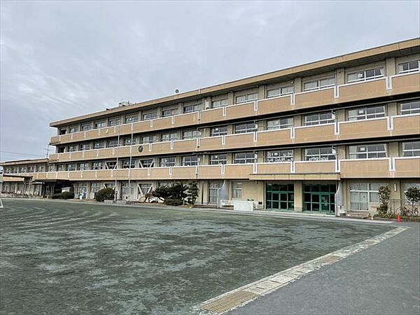 小信中島小学校【教育目標】知・徳・体の調和のとれた、未来を拓くたくましい小信っ子を育成する【めざす児童像】・たくましい子・心豊かな子・学ぶ子 1590m