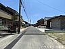 外観：【北側東向き】幅員約5.4mの前面道路です。2台の車がすれ違うことが出来る道幅です。車の出し入れもゆったりとする事が出来ます。