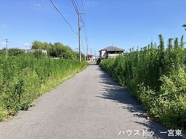 ≪西側　幅約4.0ｍ≫普通車が1台通れる幅となります。大型車の通行が少ないので、振動や騒音が抑えられます。
