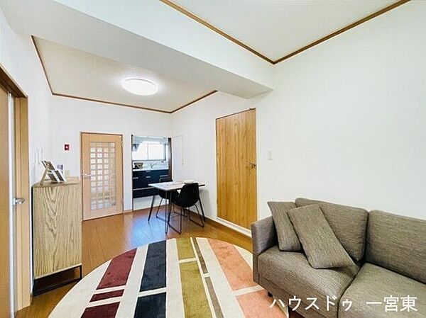 隣り合う和室を開放すれば、ひときわ広々とした空間になります