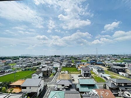 9階からの眺めは、気持ちが良いです。リフレッシュしたいときはバルコニーに出て、移り行く景色を眺めるのも素敵です。
