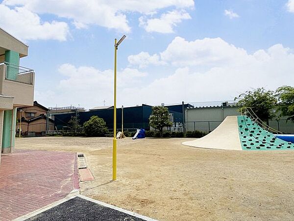 黒田第2児童遊園・遊具あり・公衆トイレなし・駐車場なし※児童館が横にあります。児童遊園・ちびっ子広場は、児童の健康増進と情操を豊かにすることを目的として設置されています。 520m