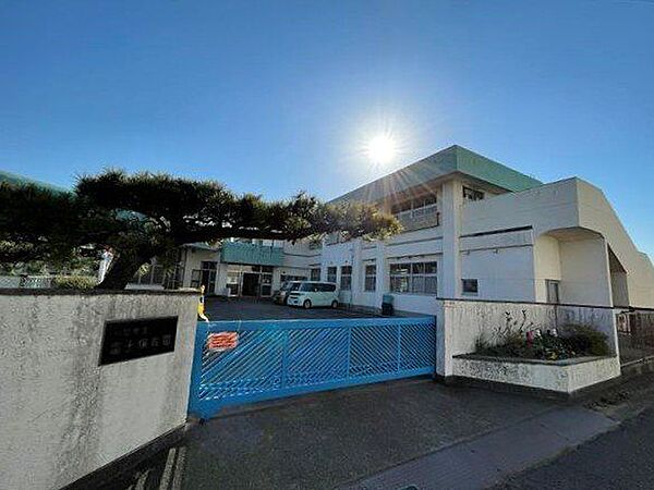 富士保育園◇特色◇市内中心部よりやや東よりに位置し、園周辺には市営・県営住宅やマンションなどがある住宅街です。近くには、大島平公園・富士公園などの公園があり、四季折々の自然に触れ散歩を楽しむこ…