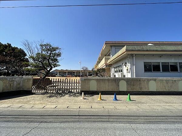 開明保育園【保育理念・方針】健やかに伸び伸びと遊ぶ子思いやりの心で人とかかわる子自然や地域の人に親しみを持つ子自分の思いを素直に表現する子 730m