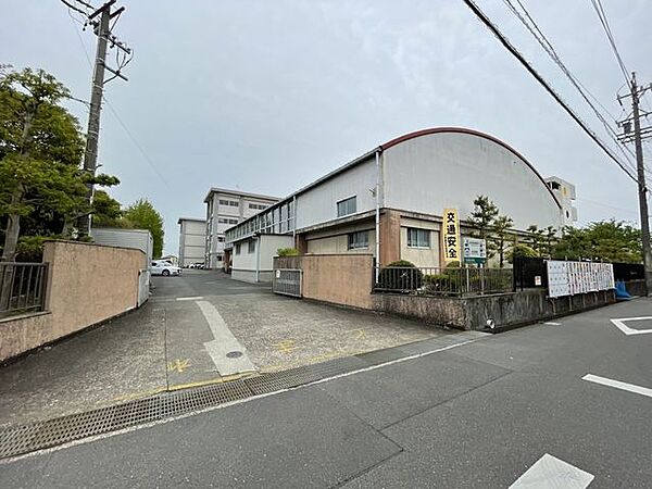 大和南小学校【教育目標】知・徳・体の調和のとれた心豊かでたくましい児童の育成【めざす児童】＜笑顔いっぱい、未来を拓く子ども＞・かしこく・やさしく・たくましく 510m