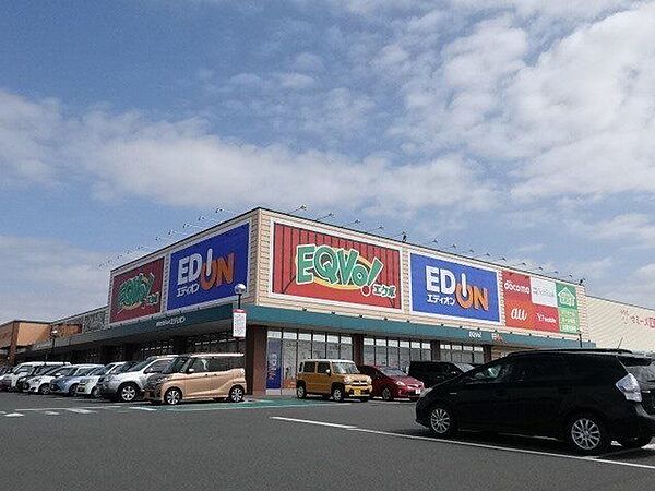エクボ！ハーモニーランド店　営業時間10時～20時、共用駐車場あり。オープンモール式ショッピングセンター。店内に家電量販店「エディオン」が併設されています。 1710m