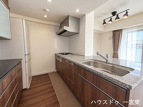 ※家具/小物消しの加工をしています